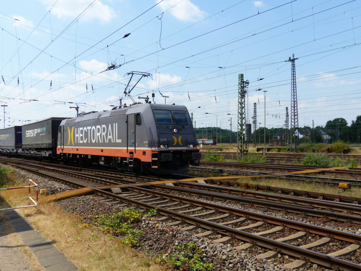 Hector Rail Lok 241 003-1 (91 74 62 41 003-1 S-HCTOR)  Organa  Gterbahnhof Oberhausen West, Deutschland 06-07-2018. 

Hector Rail loc 241 003-1 (91 74 62 41 003-1 S-HCTOR) met de naam  Organa  goederenstation Oberhausen West, Duitsland 06-07-2018.