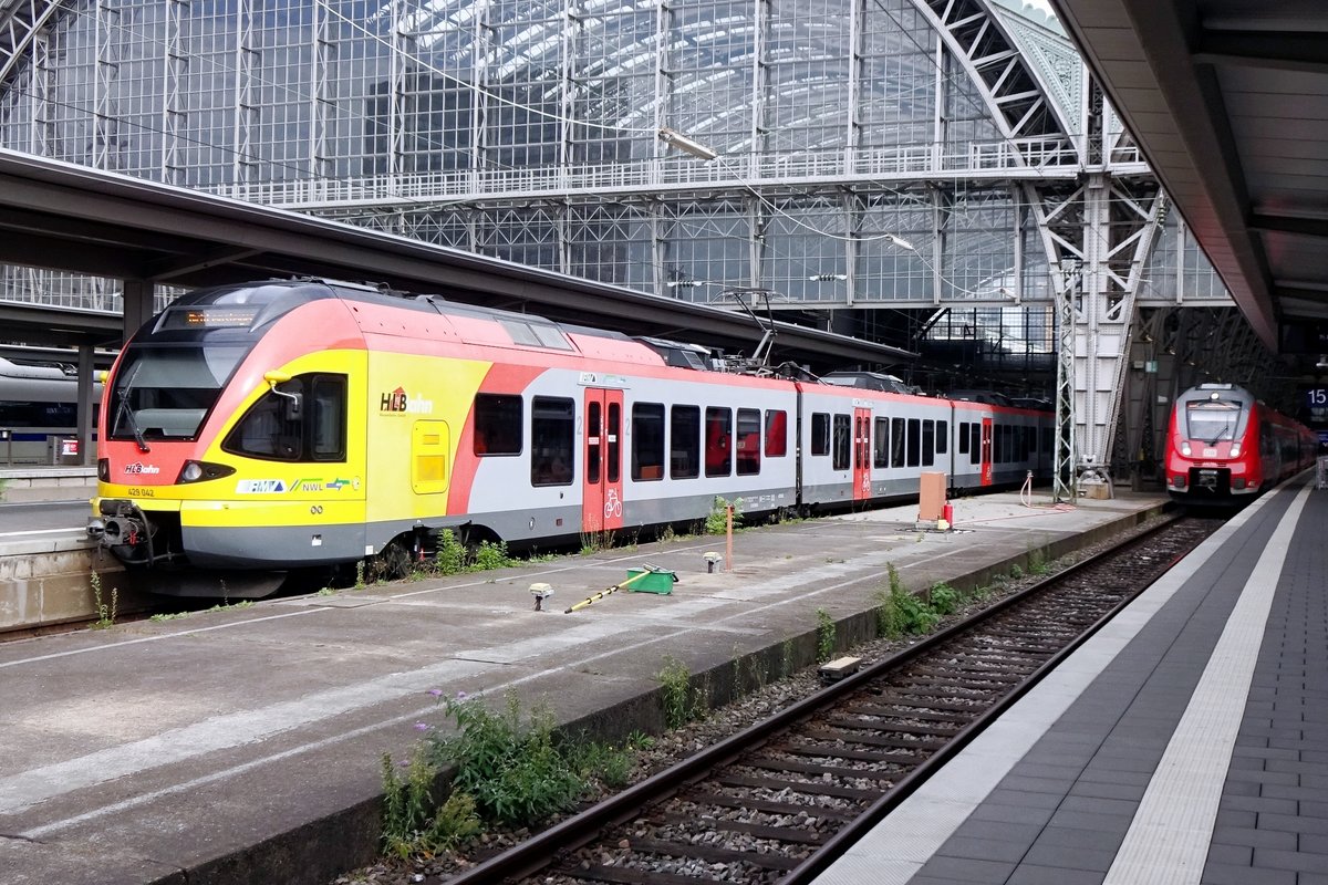 HLB 429 042 verlässt am 23 September 2020 Frankfurt-am-Main Hbf.