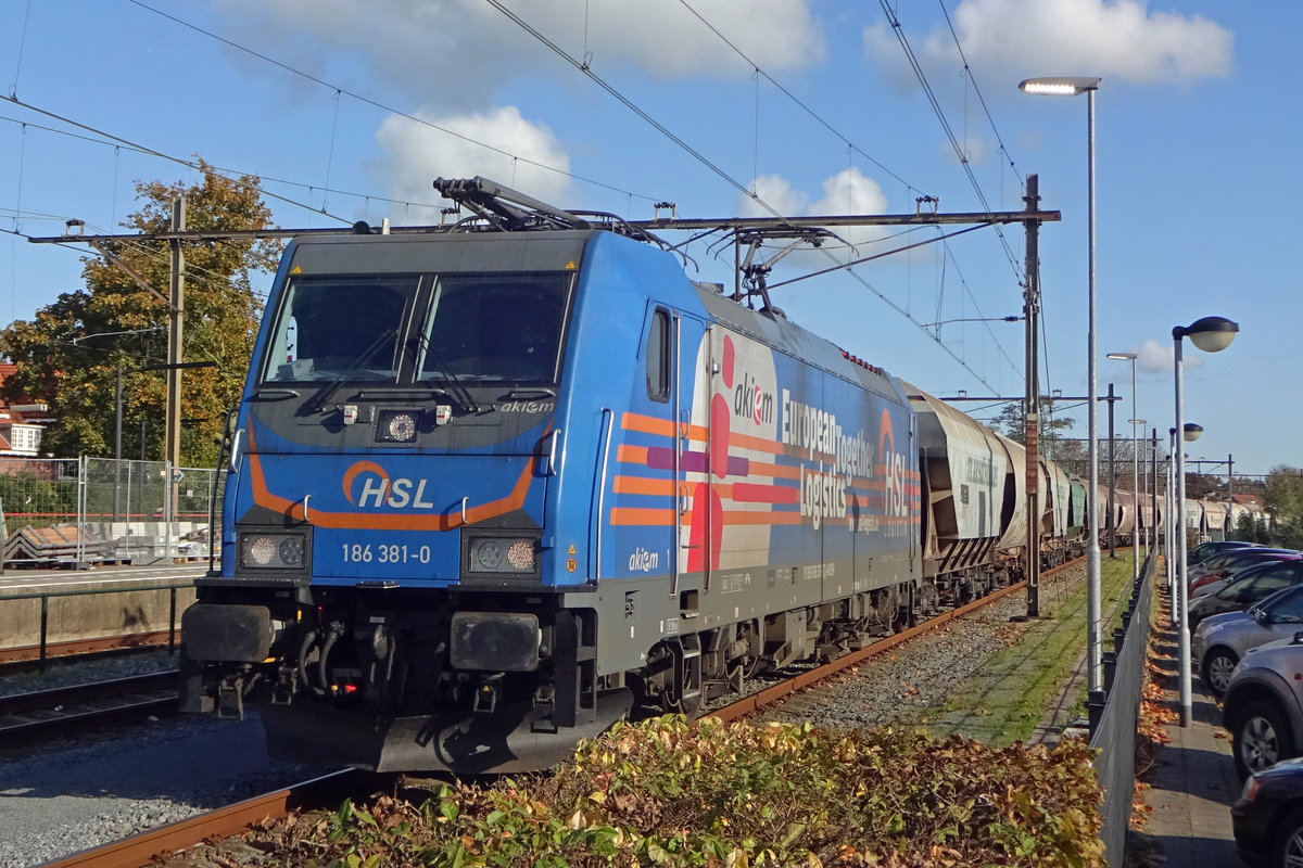 HSL 186 381 treft mit ein Getreidezug am 29 Oktober 2019 in Oss ein.