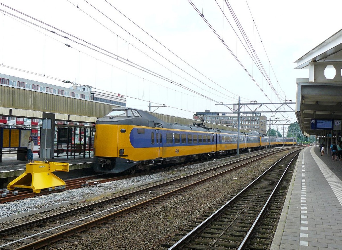 ICM-III TW 4031 auf Gleis 2 Leiden Centraal Station 09-06-2014.

ICM-III treinstel 4031 op spoor 2 Leiden Centraal Station 09-06-2014.