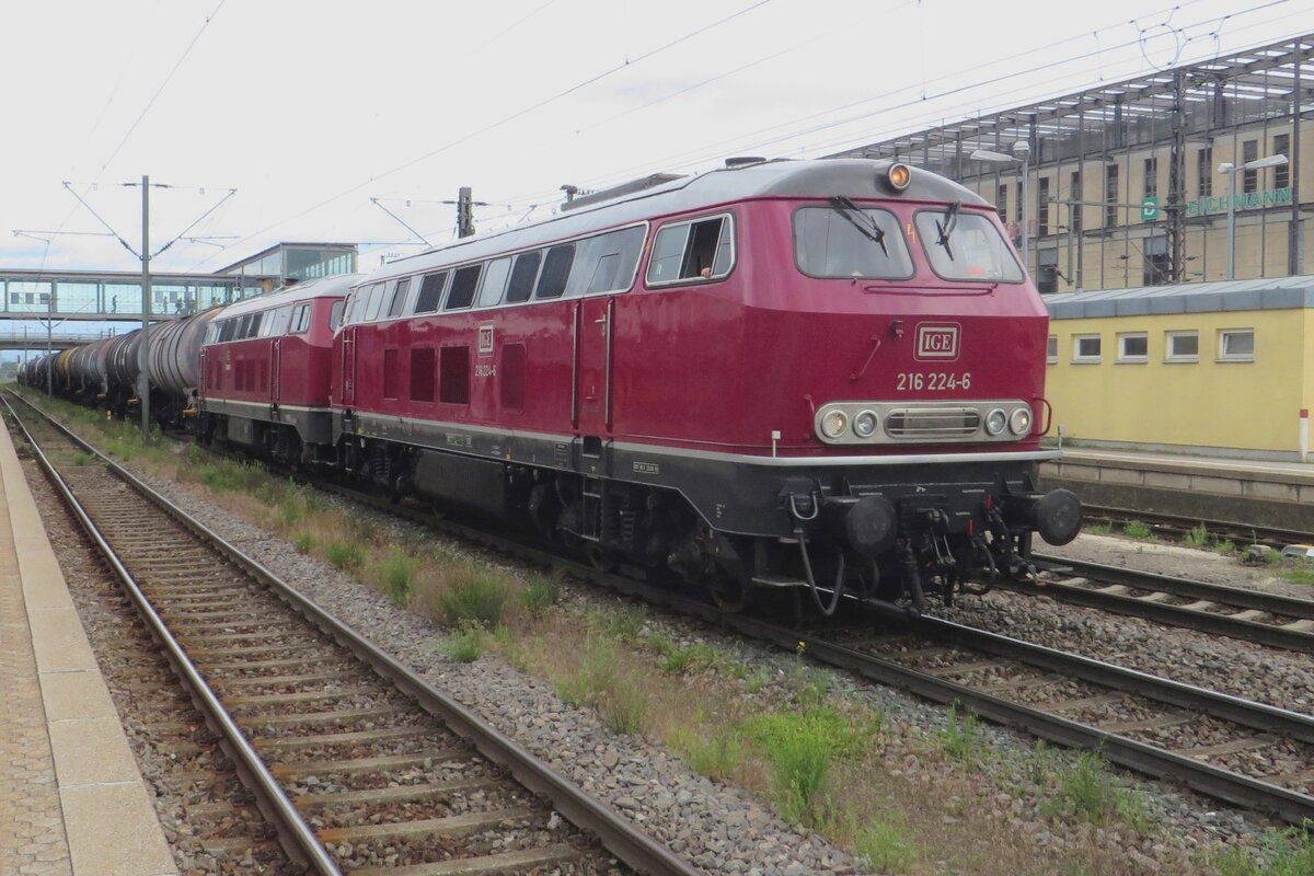 IGE 216 224 steht am 27 Mai 2022 mit ein Guterzug in Regensburg Hbf.