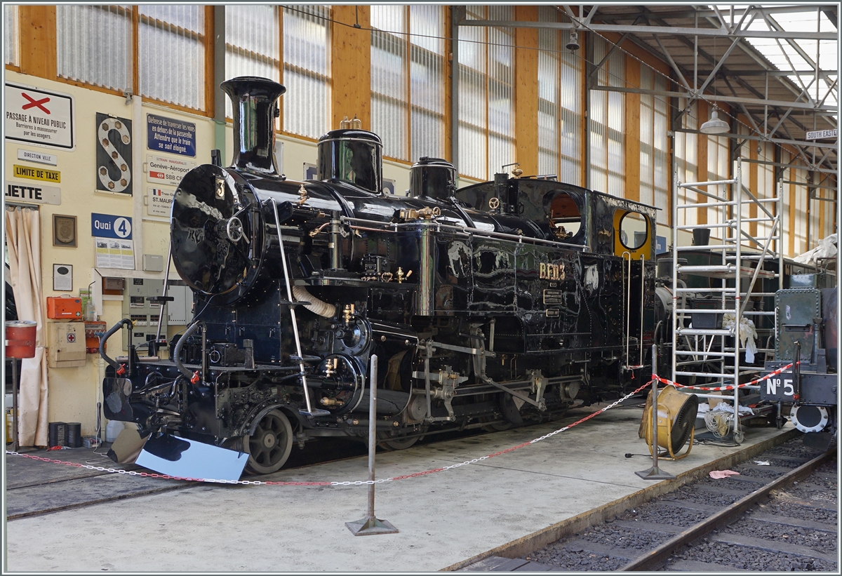 Im schönsten Glanz und wie neu ist die BFD HG 3/4 N° 3 der Blonay-Chamby Bahn wieder zurückgekehrt! Und sie dürfte somit für den Einsatz, wie vorgesehen, am  Schweizer Dampffestival 2022  Anfangs Juni wieder zwischen Blonay und Chamby hin und her dampfen. 

Chaulin Musée, den 21. Mai 2022