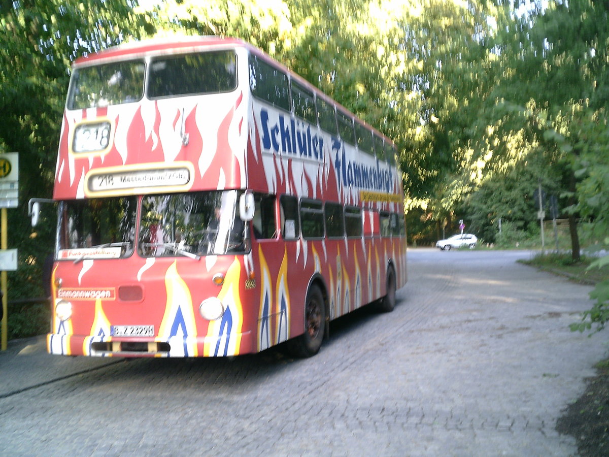 In Berlin fhrt auf der Liene 218 (ZOB - Pfaueninsel) tglich ein historischer Bus. Dabei gilt der normale Tarif des VBB.