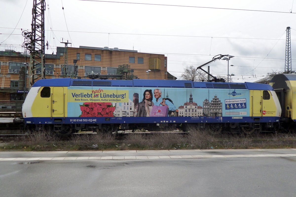 In Bremen Hbf verliebt 146-02 sich an der Lüneburger Heide; 27 April 2016. 