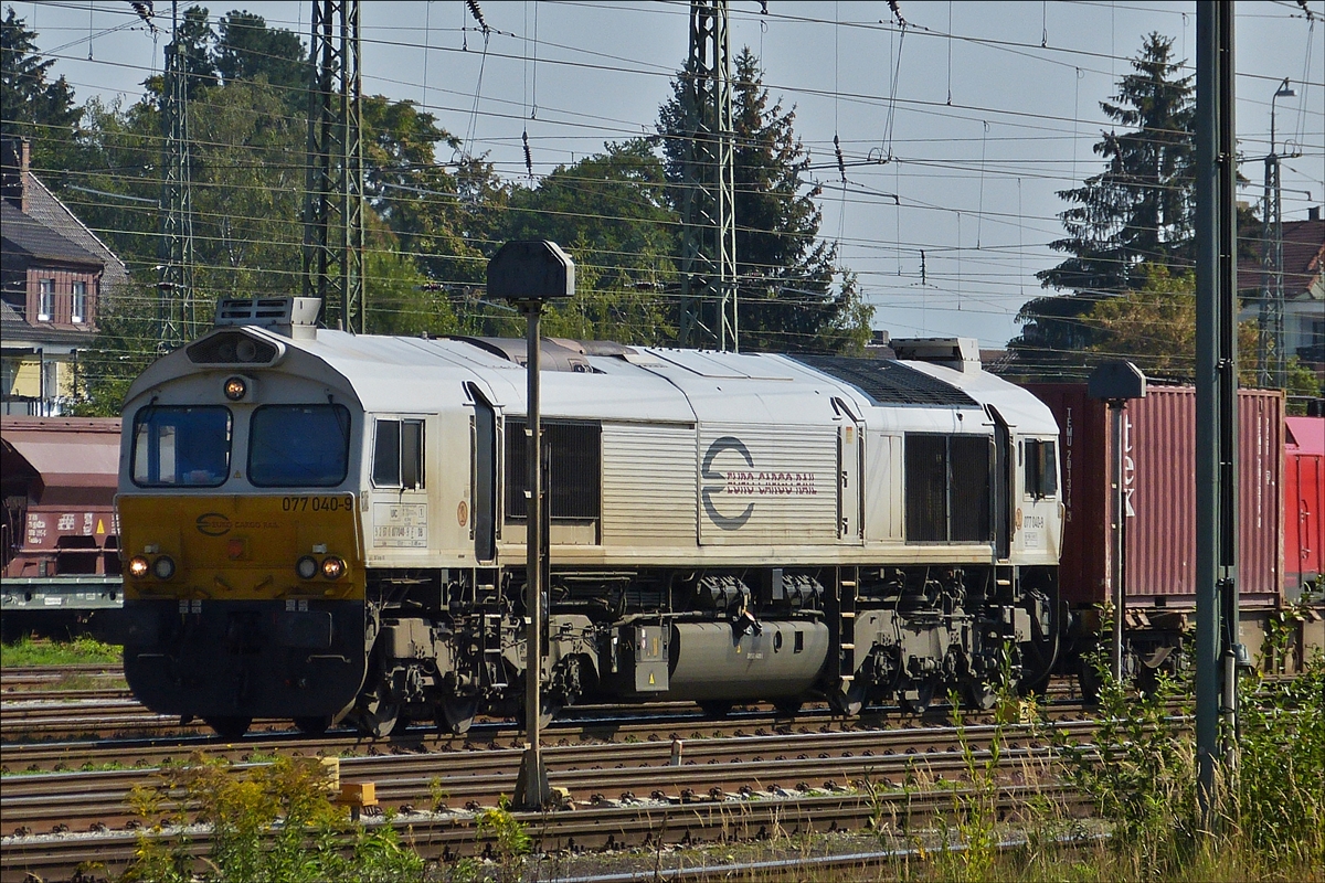 In Freilassing wartet Diesellok 077 040-9 von Euro Cargo-Rail  mit ihrem Güterzug in der Abstellung auf Fahrt freigabe.16.09.2018