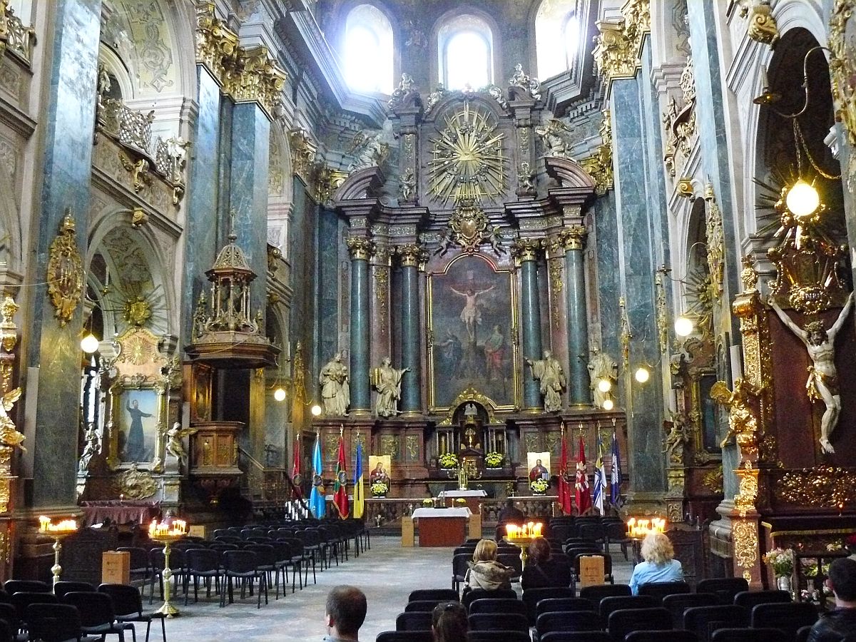 Innenansicht der Jesuitenkirche der Heiligen Peter und Paul. Lviv, UKraine 28-05-2015.

Interieur van de Kerk van de Heilige Apostelen Petrus en Paulus. Lviv, Oekrane 28-05-2015.