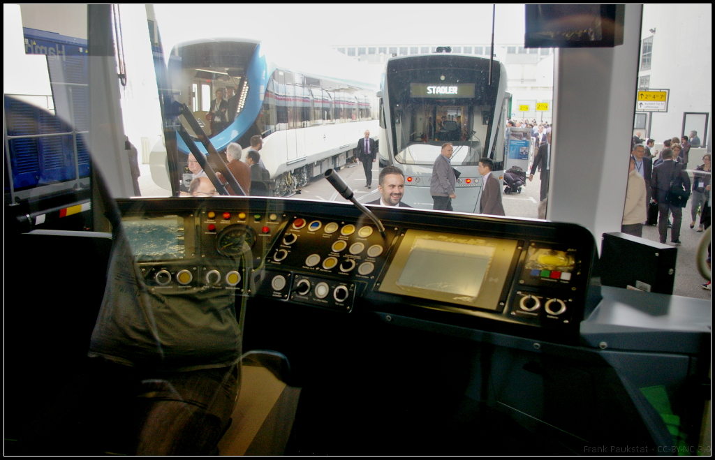 InnoTrans 2016 in Berlin: Blick in die Fahrerkabine des TW3000 von HeiterBlick für die üstra Hannoversche Verkehrsbetriebe AG.