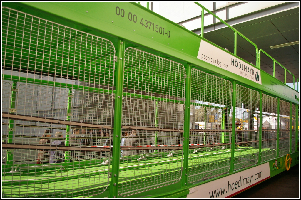 InnoTrans 2016 in Berlin: Die Firma WBN Waggonbau Niersky wird 200 doppelst�ckige Autotransportwagen vom Typs Laaers 224 von ARS Altmann umbauen, modernisieren und sanieren. Einen ersten Wagen konnte man auf der Messe begutachten. Daher tr�gt der Wagen noch keine vollst�ndige UIC-Nummer oder das Halterk�rzel.