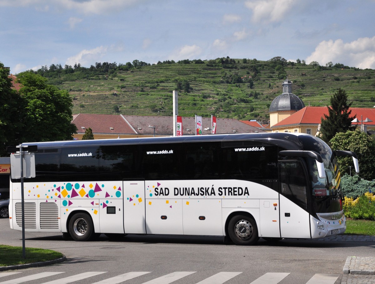 Irisbus Magelys von Sadds aus der SK im Mai 2015 in Krems gesehen.