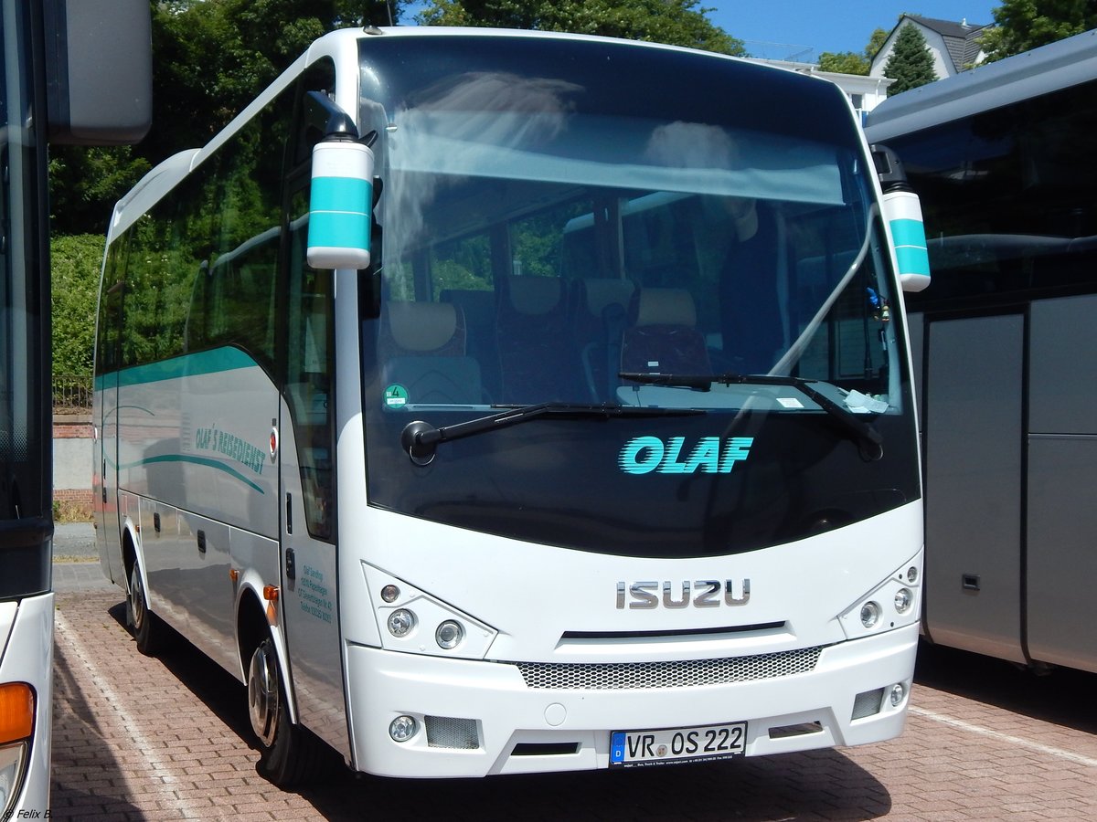 Isuzu Turquoise von Olaf's Reisedienst aus Deutschland im Stadthafen Sassnitz. 