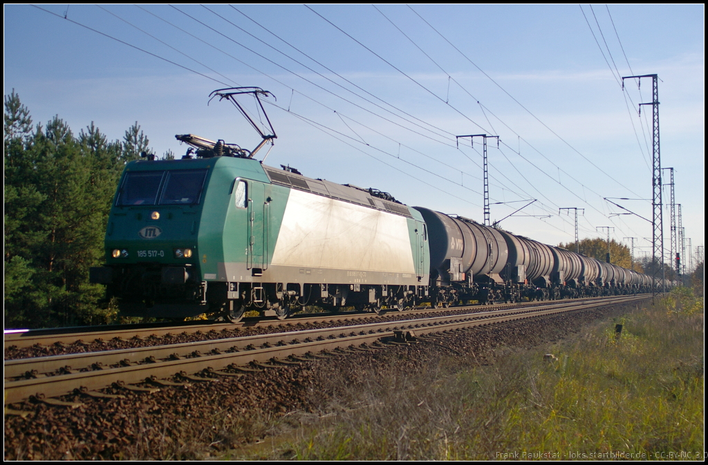 ITL 185 517 mit einem Kesselwagenzug am 22.10.2013 in der Berliner Wuhlheide (NVR-Nummer 91 80 6185 517-0 D-CTD)