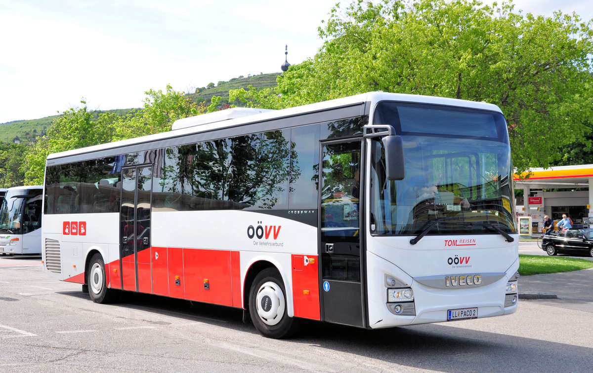 Iveco Crossway vom OVV - Tom Reisen aus sterreich in Krems gesehen.