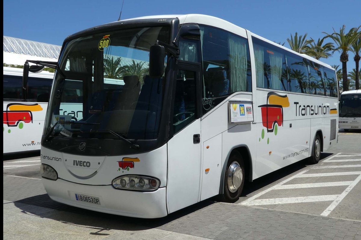 Iveco von  TRANSUNION  steht am Airport Palma /Mallorca im Juni 2016