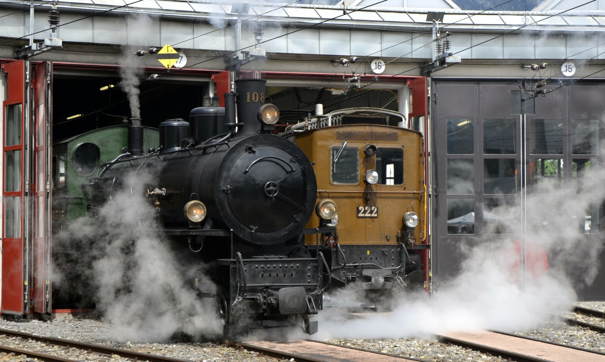 Jubiläum 125 Jahre RhB am 10.05.2014 im Depot Landquart. Hier Ausfahrt mit viel Dampf der G 4/5 108. Daneben wartet die Ge 2/4 auf ihren Auftritt.