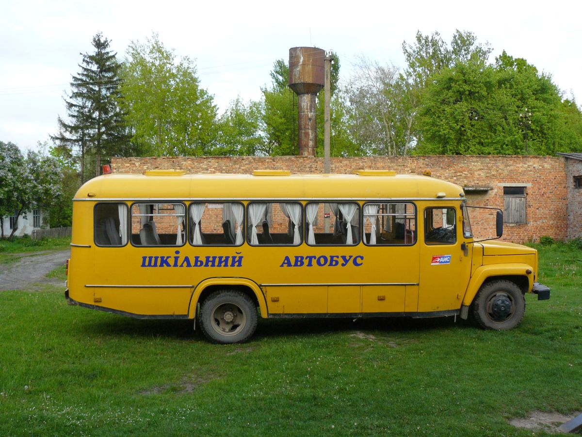 KAvZ 3976 Schulbus Vul. Pavlyk Lavrykiv, Ukraine 07-05-2014.

KAvZ 3976 schoolbus Vul. Pavlyk Lavrykiv, Oekrane 07-05-2014.