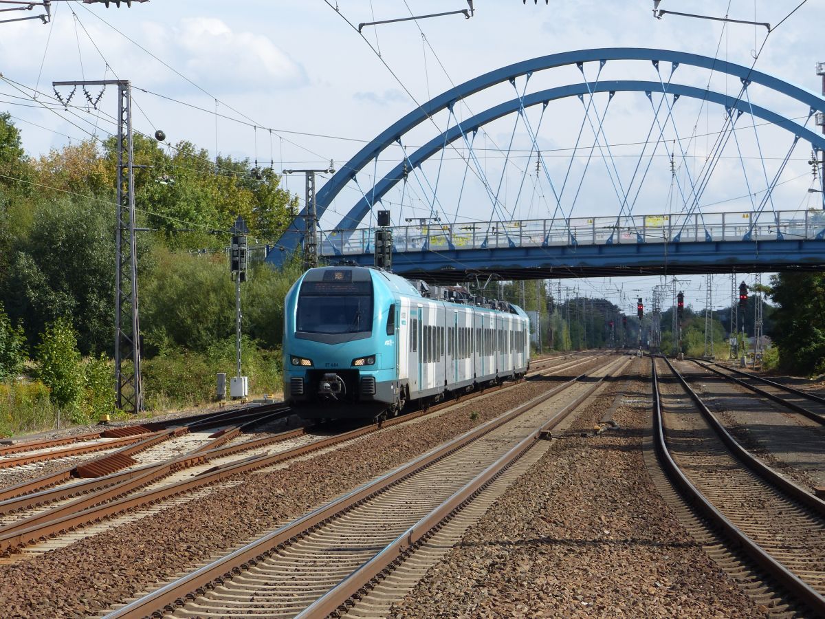 Keolis Eurobahn Stadler FLIRT 3 Triebzug ET 4.04 Einfahrt Bahnhof Salzbergen 17-08-2018.

Keolis Eurobahn Stadler FLIRT 3 treinstel ET 4.04 binnenkomst station Salzbergen 17-08-2018.