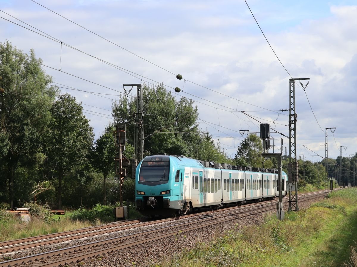 Keolis Eurobahn Stadler FLIRT 3 Triebzug ET 4.03 Devesstrae, Salzbergen 16-09-2021.

Keolis Eurobahn Stadler FLIRT 3 treinstel ET 4.03 Devesstrae, Salzbergen 16-09-2021.