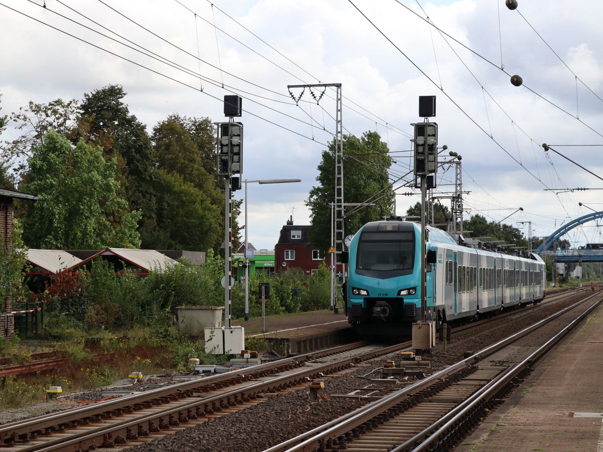 Keolis Eurobahn Stadler FLIRT 3 Triebzug ET 4.05 Gleis 4 Bahnhof Salzbergen 16-09-2021.


Keolis Eurobahn Stadler FLIRT 3 treinstel ET 4.05 spoor 4 station Salzbergen 16-09-2021.