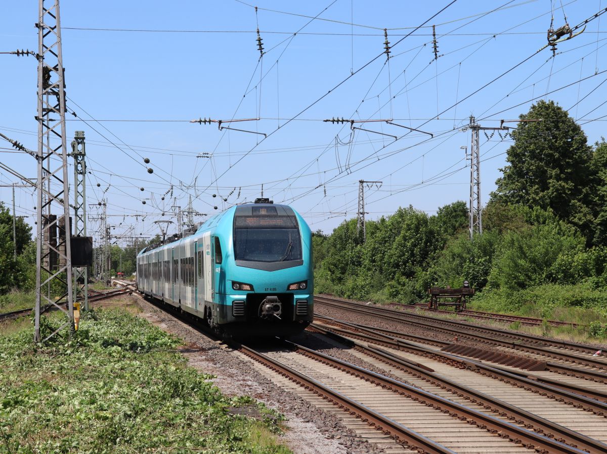 Keolis Eurobahn Stadler FLIRT 3 Triebzug ET 4.05 Ankunft Bahnhof Salzbergen 03-06-2022.

Keolis Eurobahn Stadler FLIRT 3 treinstel ET 4.05 aankomst station Salzbergen 03-06-2022.