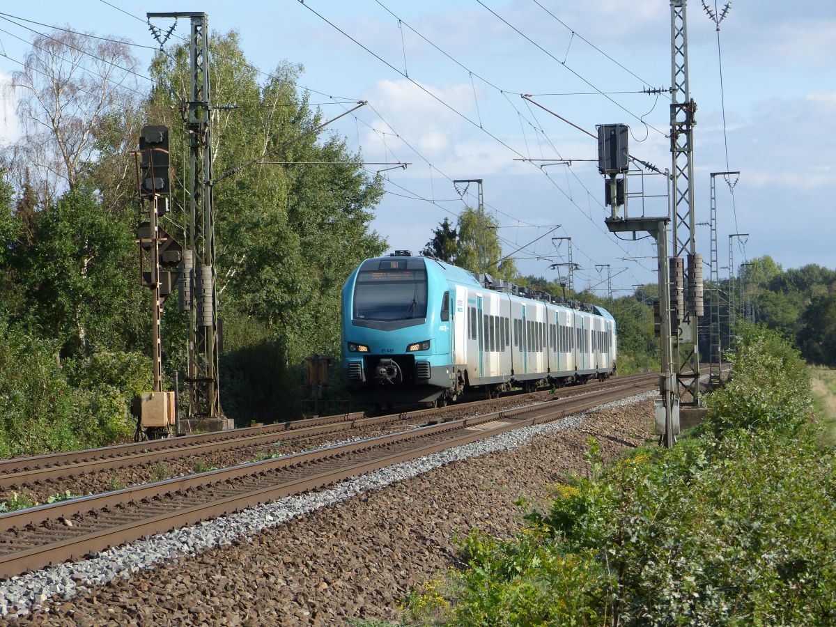 Keolis Eurobahn Triebzug ET 4 01 Devesstrae, Salzbergen 13-09-2018. 

Keolis Eurobahn treinstel ET 4 01 Devesstrae, Salzbergen 13-09-2018.