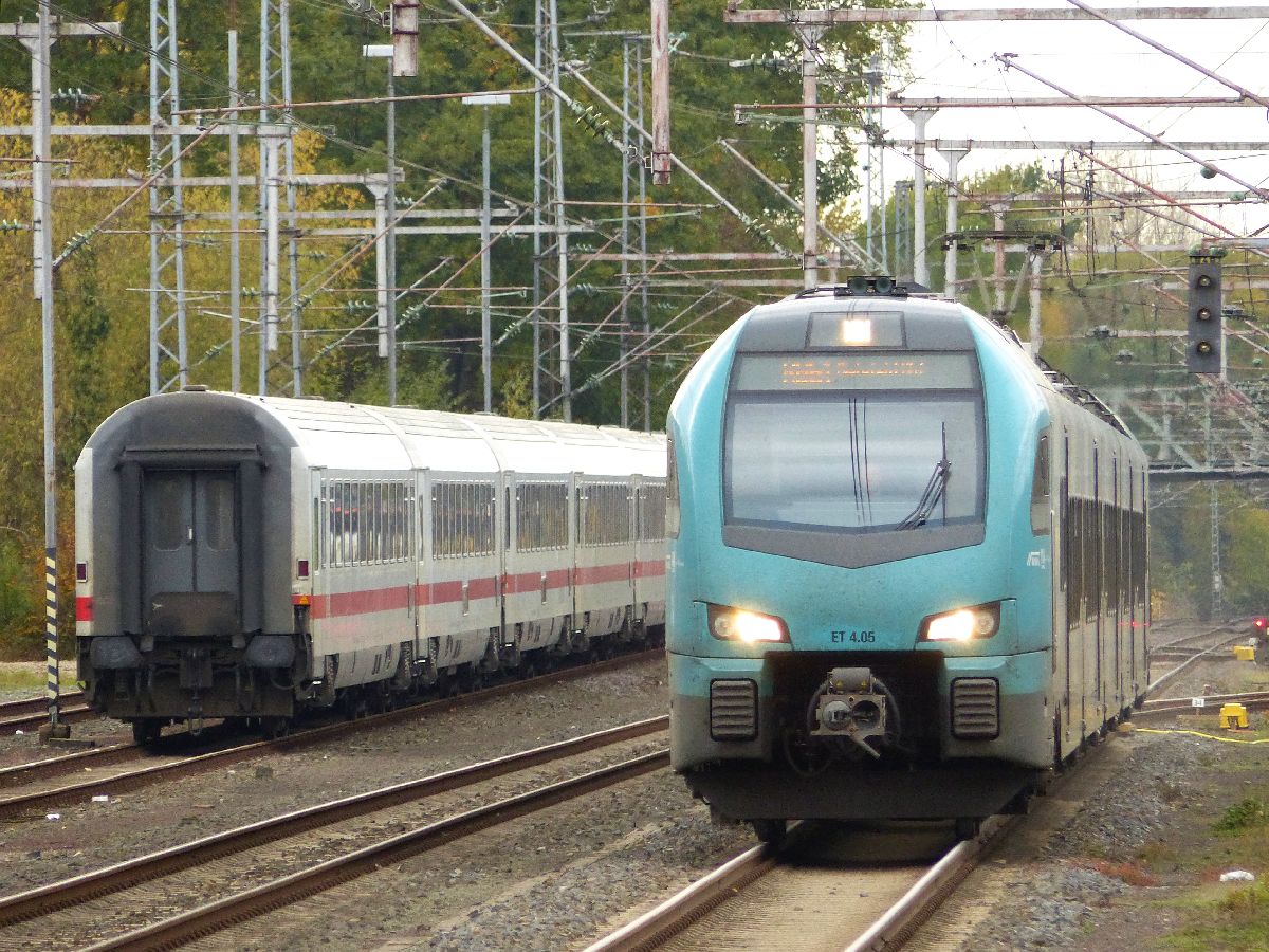 Keolis Eurobahn Triebzug ET 4.05 Einfahrt aus Hengelo (NL). Gleis 2 Bad Bentheim 02-11-2018.

Keolis Eurobahn treinstel ET 4.05 binnenkomst uit de richting Hengelo. Spoor 2 Bad Bentheim 02-11-2018.