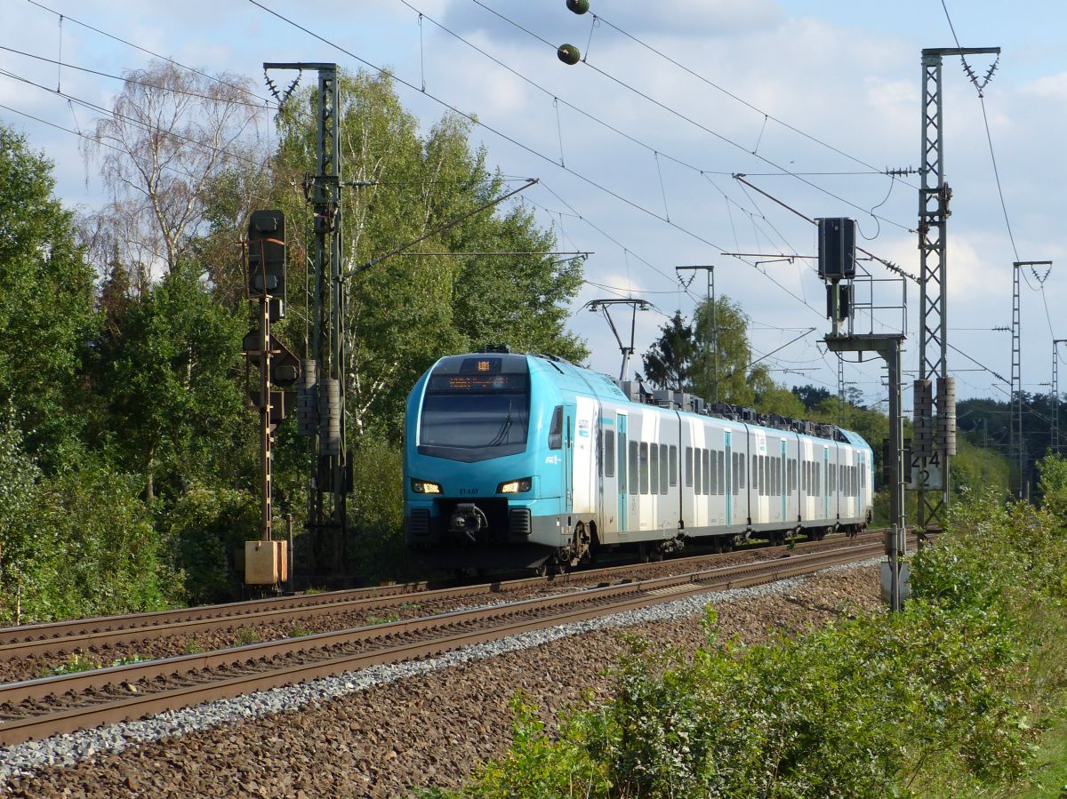 Keolis Eurobahn Triebzug ET 4.07 Devesstrae, Salzbergen 13-09-2018.

Keolis Eurobahn treinstel ET 4.07 Devesstrae, Salzbergen 13-09-2018.