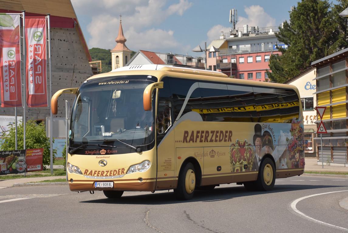King Long von Raferzeder Reisen aus sterreich im Mai 2018 in Krems.