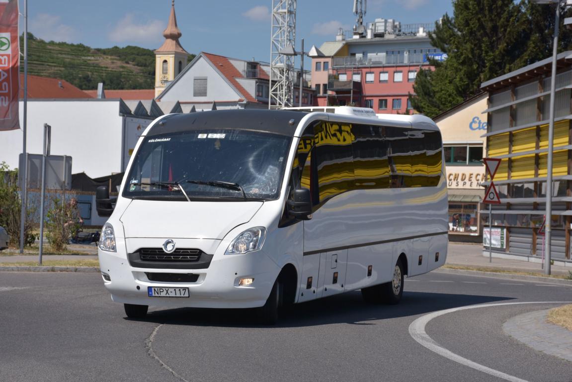 Kleinbus Iveco Irisbus aus Ungarn 06/2017 - in Krems.
