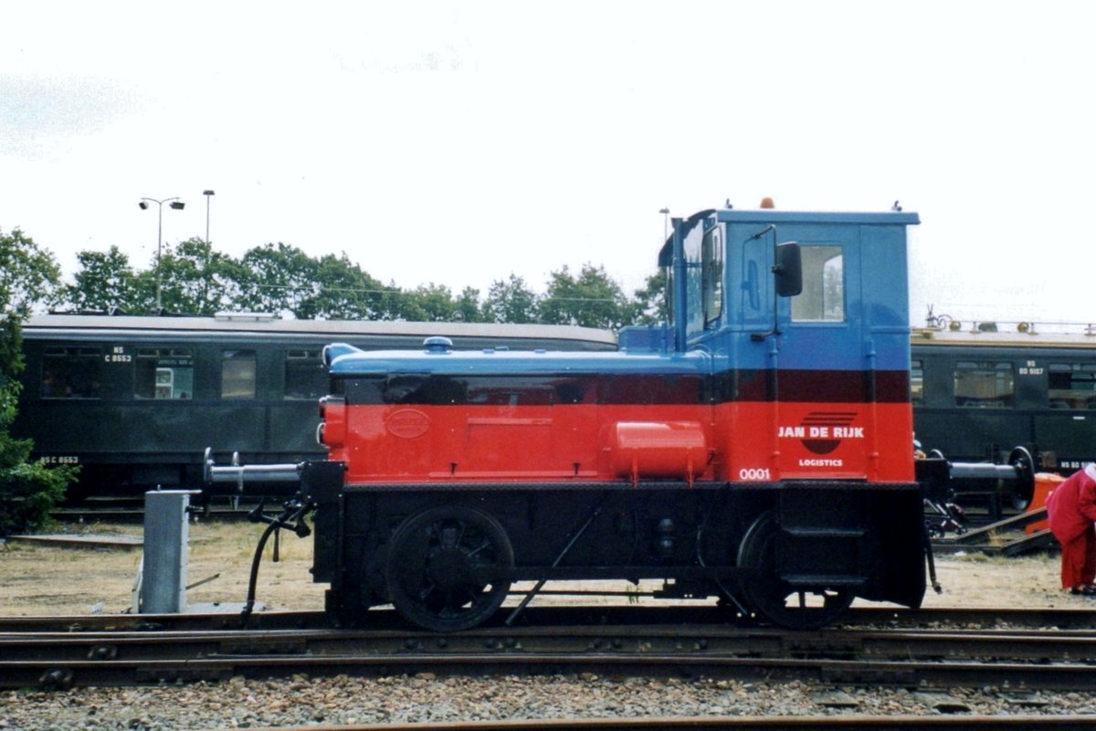 Kleinloklein De Rijke 0001 steht während ein Ausstellung am 2 Juli 2004 in Roosendaal Goederen. 