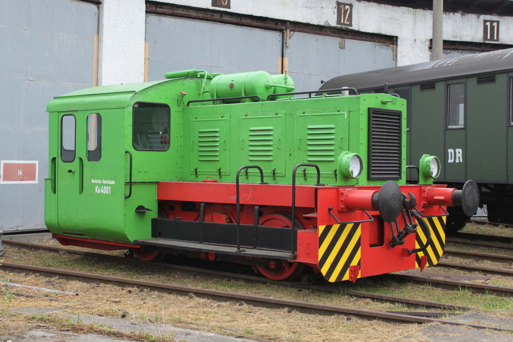 Kleinlokomotive K� 4001 stand zu den Schweriner Modellbahn-Tagen drau�en zur besichtigung.01.10.2016