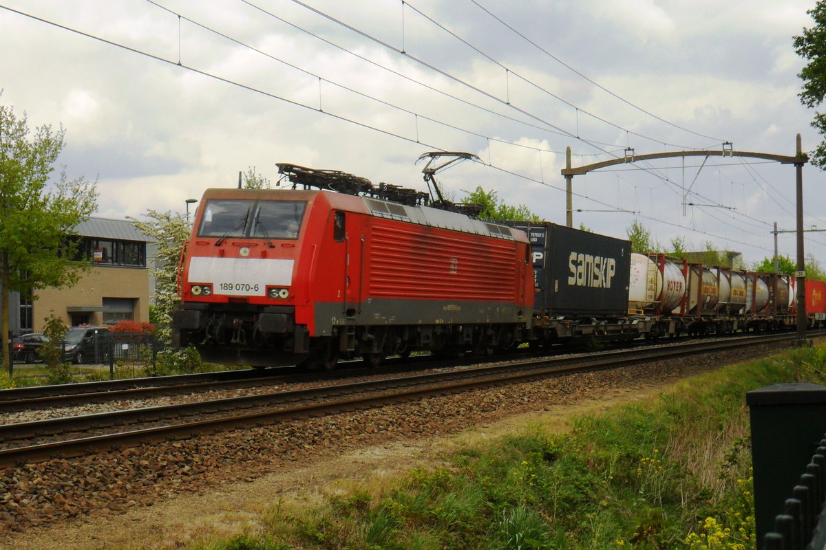 KLV mit 189 070 durchfahrt Oisterwijk am 26 April 2019.