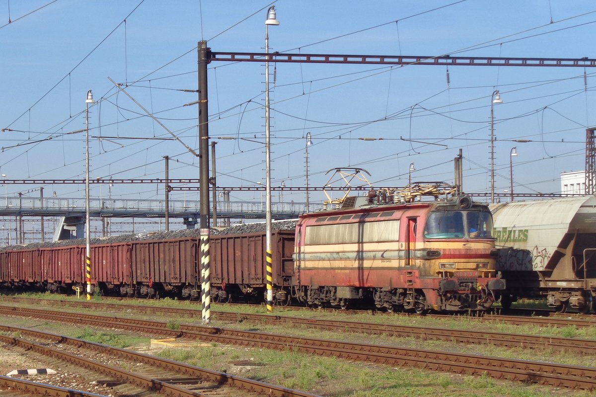 Kohlezug mit 240 079 steht am 12 September 2018 in Sturovo. 