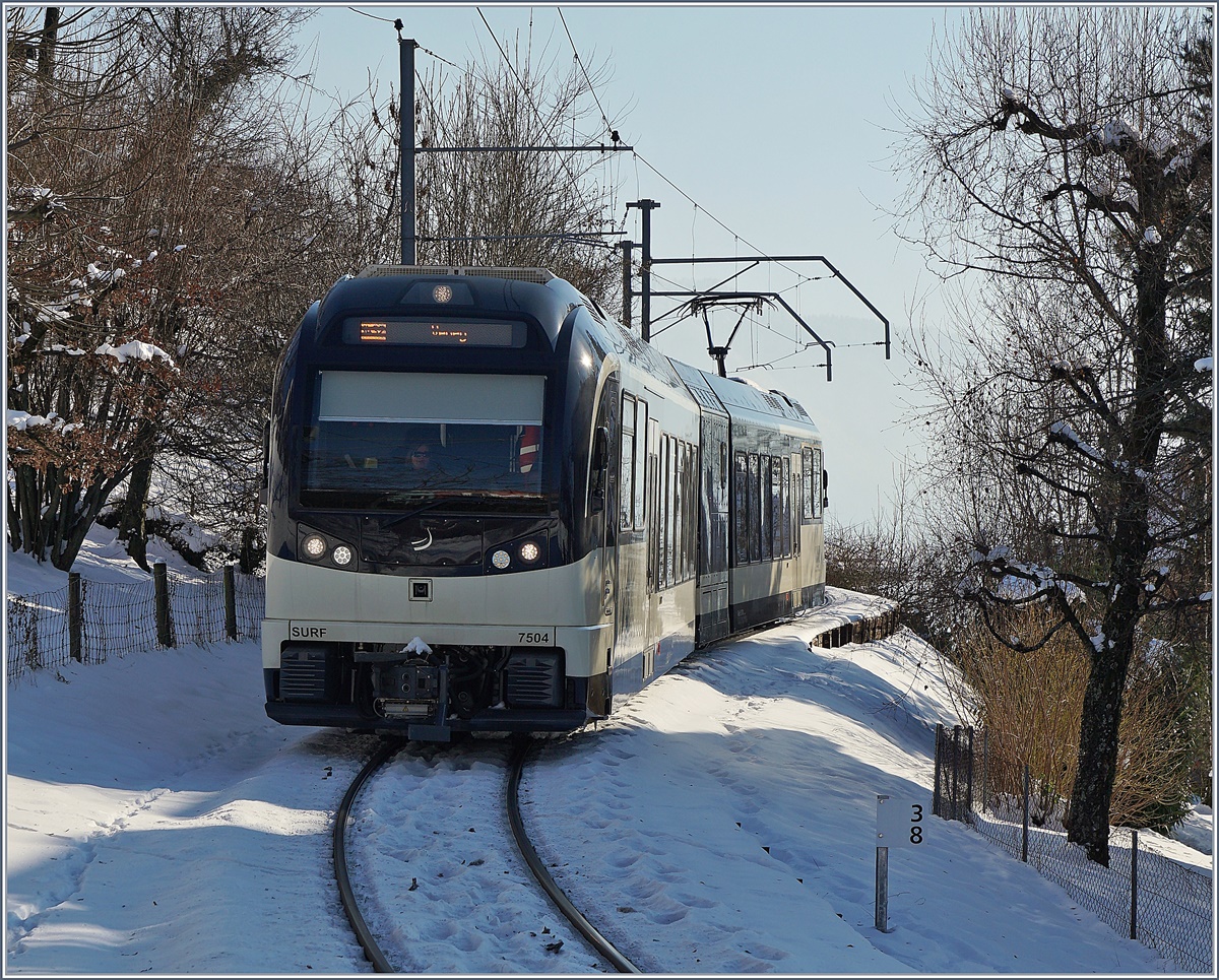 Kurz vor St-Légier Gare konnte ich den nach Vevey fahrenden CEV MVR SURF ABeh 2/6 7504 fotografieren.
18. Jan. 2017