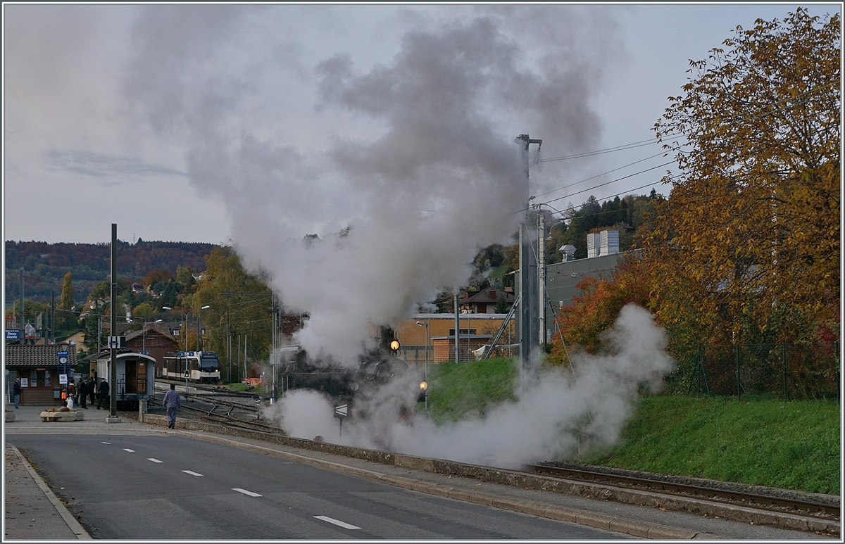  LA DER 2020 du Blonay-Chamby  / Saison Abschluss der Blonay-Chamby Bahn: Mit einem verstärkten Fahrplan und viel Dampf wird vor dem  Winterschlaf  nochmals viel Betrieb gemacht. 

Vor lauter Rauch und Dampf sieht man die in Blonay rangierende G 2x2/2 105 kaum. 

24. Okt. 2020