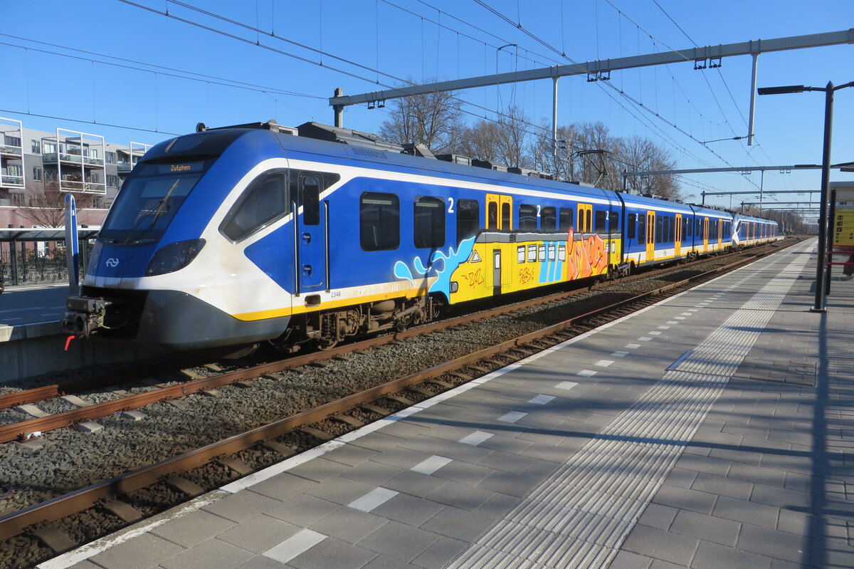 Leider hat NS 2348 etwas Verschmierung bekomen und steht am 3 März 2021 in Wijchen.