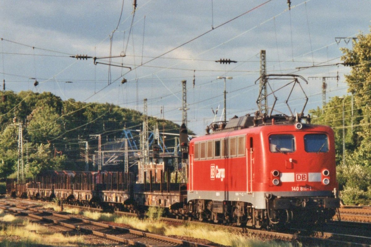 Lerstahlzug mit 140 811 durchfahrt am 21 Mai 2005 Köln West.