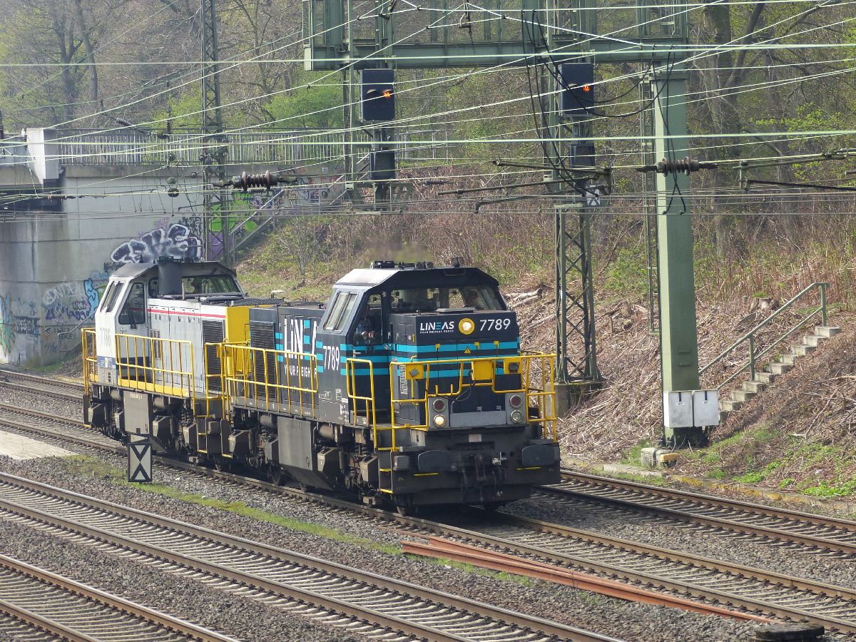 LINEAS Diesellok 7789 und 7786 Abzweig Lotharstrasse. Forsthausweg, Duisburg, Deutschland 12-04-2018. 

LINEAS dieselloc 7789 en 7786 Abzweig Lotharstrasse. Forsthausweg, Duisburg, Duitsland 12-04-2018.