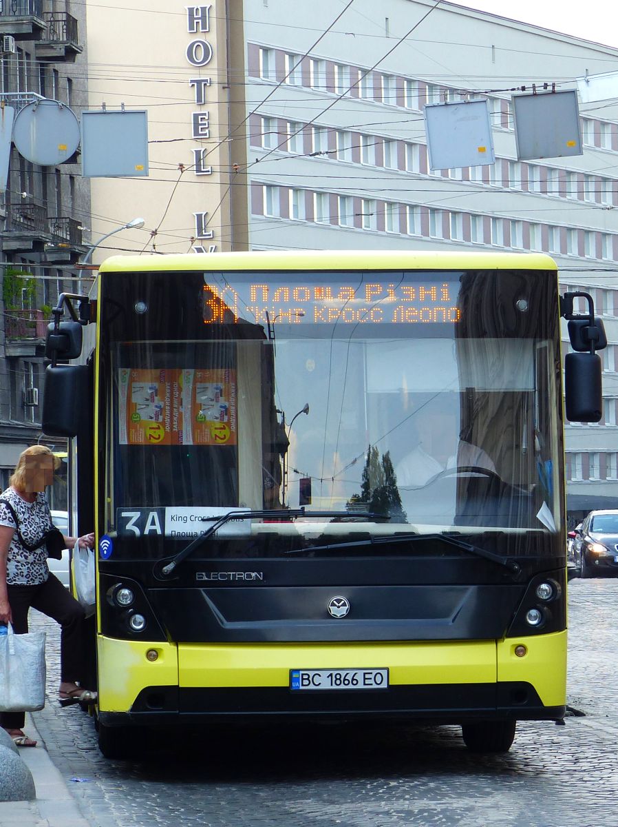 LKAP 1 (Львівське комунальне автотранспортне підприємство nr 1) LAZ Electron A18501 Bus Baujahr 2016. Prospekt Viacheslava Chornovola, Lviv, Ukraine 31-05-2018.

LKAP 1 (Львівське комунальне автотранспортне підприємство nr 1) LAZ Electron A18501 bus bouwjaar 2016. Prospekt Viacheslava Chornovola, Lviv, Oekrane 31-05-2018.