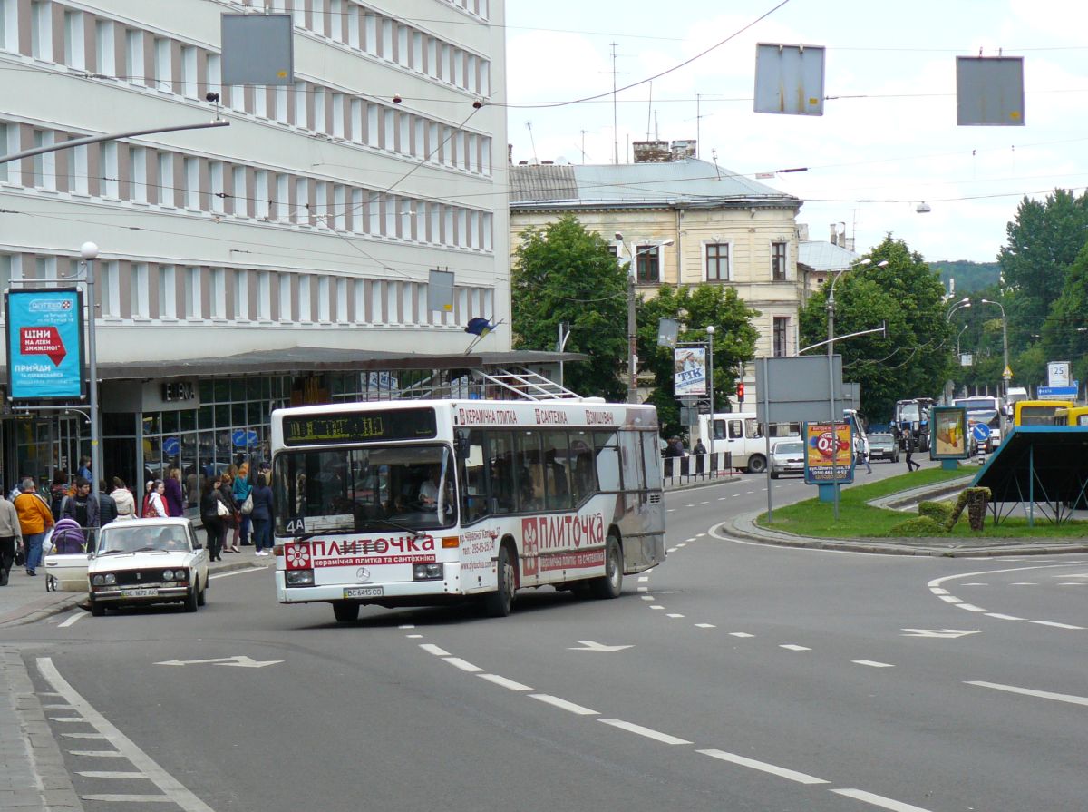 LKAP nr 1 (Львівське комунальне автотранспортне підприємство nr 1) Mercedes-Benz O405N2 Bus Baujahr 1996. Prospekt Viacheslava Chornovola, Lviv, Ukraine 28-05-2015.

LKAP nr 1 (Львівське комунальне автотранспортне підприємство nr 1) Mercedes-Benz O405N2 bus bouwjaar 1996. Prospekt Viacheslava Chornovola, Lviv, Oekrane 28-05-2015.