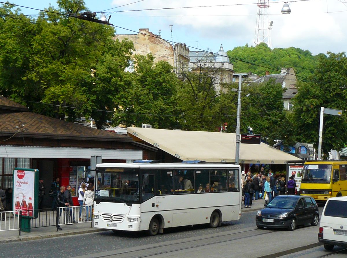 LKAP nr 1 (Львівське комунальне автотранспортне підприємство nr 1 ) BAZ-А081.10   Vasylik  Bus Baujahr 2013. Torhova Strasse, Lviv, Ukraine 28-05-2015.

LKAP nr 1 (Львівське комунальне автотранспортне підприємство nr 1 ) BAZ-А081.10   Vasylik  bus bouwjaar 2013. Torhova straat, Lviv, Oekrane 28-05-2015.