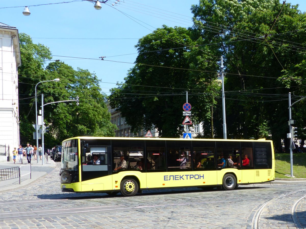 LKAP nr 1 (Львівське комунальне автотранспортне підприємство nr 1 ) Electron A18501 Bus Baujahr 2016. Pidvalna Strasse, Lviv, Ukraine 04-06-2017.

LKAP nr 1 (Львівське комунальне автотранспортне підприємство nr 1 ) Electron A18501 bus bouwjaar 2016. Pidvalna straat, Lviv, Oekrane 04-06-2017.