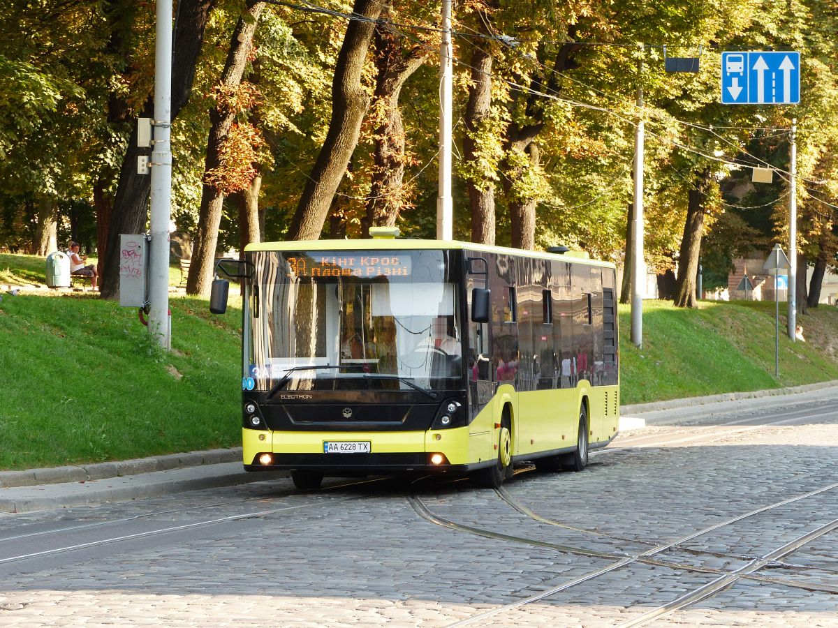 LKAP nr 1 (Львівське комунальне автотранспортне підприємство nr 1 ) LAZ Electron A18501 Bus Baujahr 2018. Pidvalna Strasse, Lviv 27-08-2019.

LKAP nr 1 (Львівське комунальне автотранспортне підприємство nr 1 ) LAZ Electron A18501 bus bouwjaar 2018. Pidvalna straat, Lviv 27-08-2019.