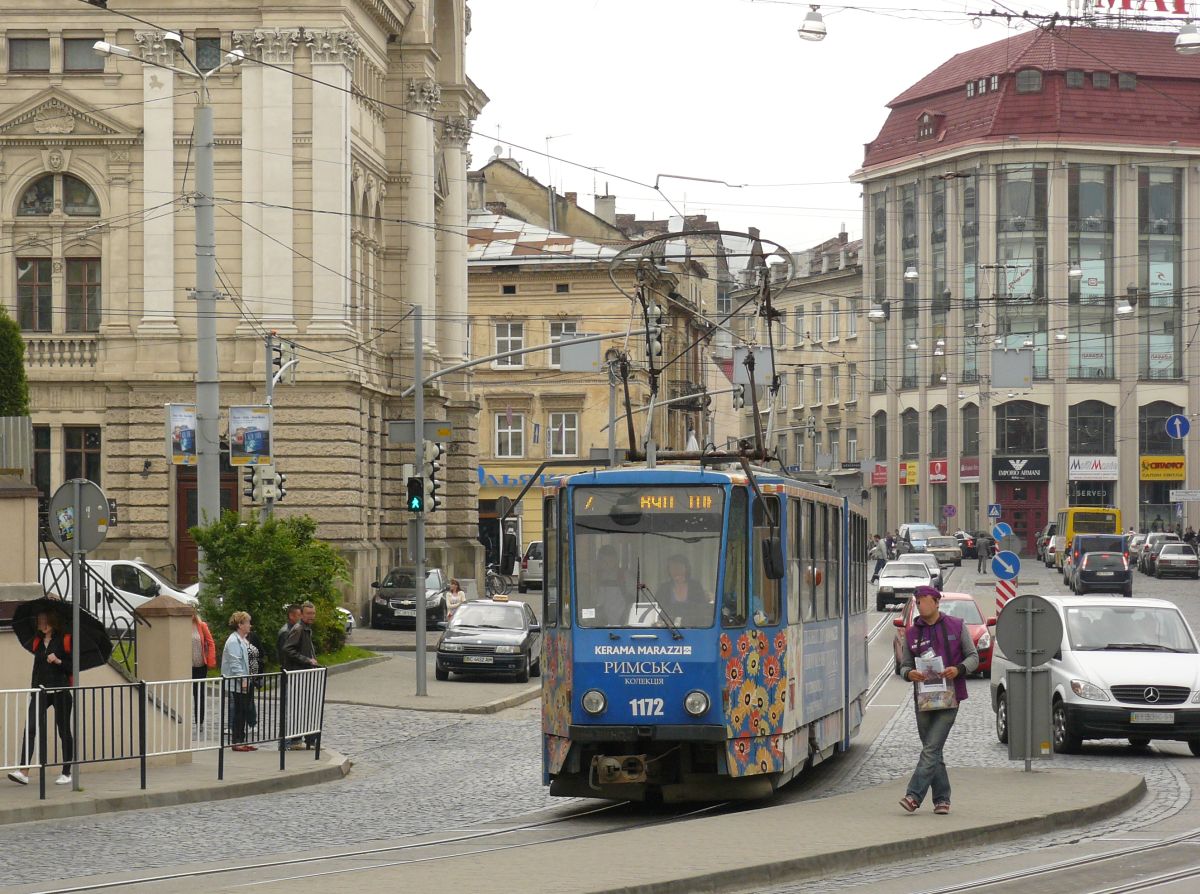 LKP (Львівське комунальне підприємство) LET (Lviv Elektro Trans) TW 1172 Tatra KT4SU Baujahr 1988. Torhova Strasse Lviv, Ukraine 08-05-2014.

LKP (Львівське комунальне підприємство) LET (Lviv Elektro Trans) tram 1172 Tatra KT4SU bouwjaar 1988. Torhova straat Lviv, Oekrane 08-05-2014.