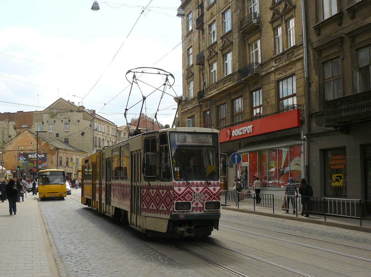 LKP (Львівське комунальне підприємство) LET (Lviv Elektro Trans) TW 1169 Tatra KT4D Baujahr 1987 (ex-GVB Gera Fahrzeug 339). Horodots'ka Strasse, Lviv 28-05-2015.