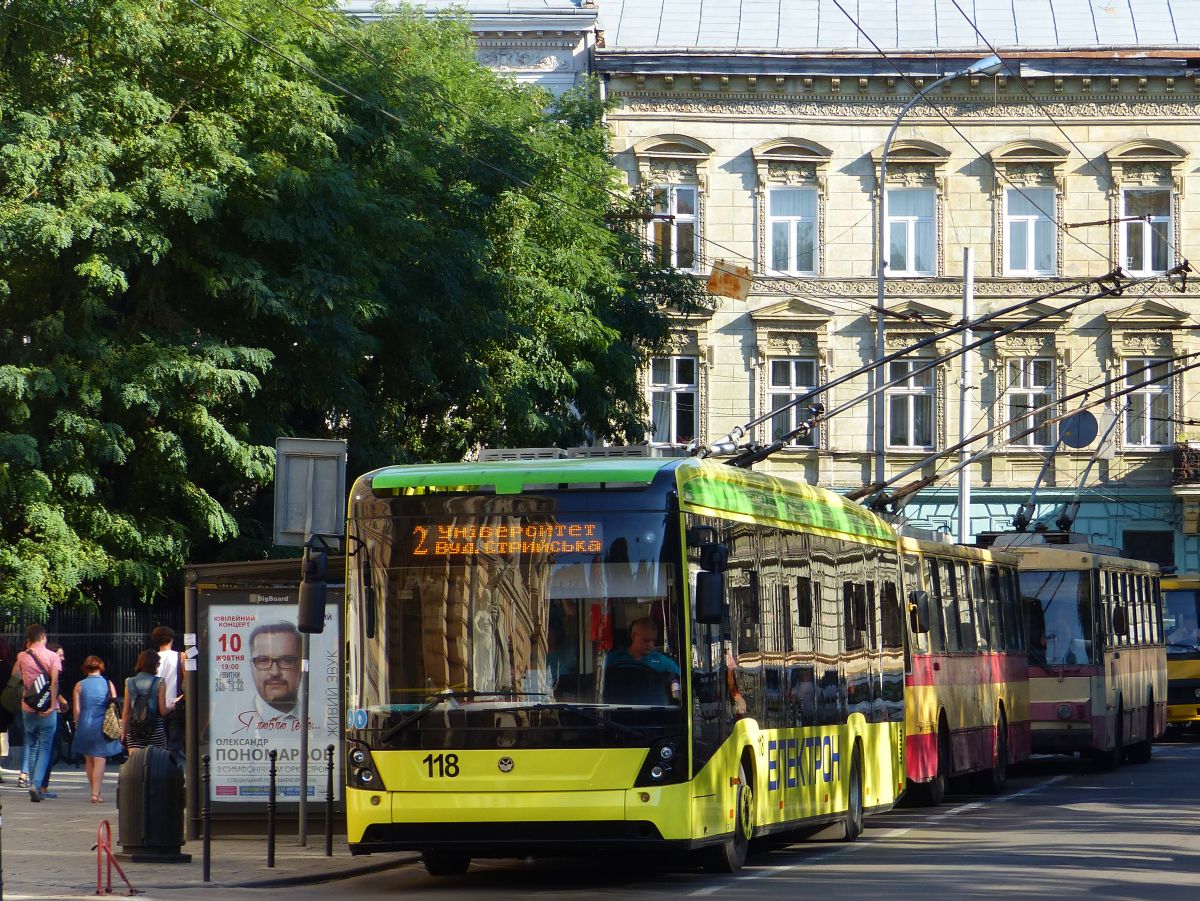 LKP (Львівське комунальне підприємство) LET (Lviv Elektro Trans) O-Bus 118 Elektron Т19101 Baujahr 2016. Universitetska Strasse, Lviv, Ukraine 08-09-2016.

LKP (Львівське комунальне підприємство) LET (Lviv Elektro Trans) trolleybus 118 Elektron Т19101 bouwjaar 2016. Universitetska straat, Lviv, Oekrane 08-09-2016.