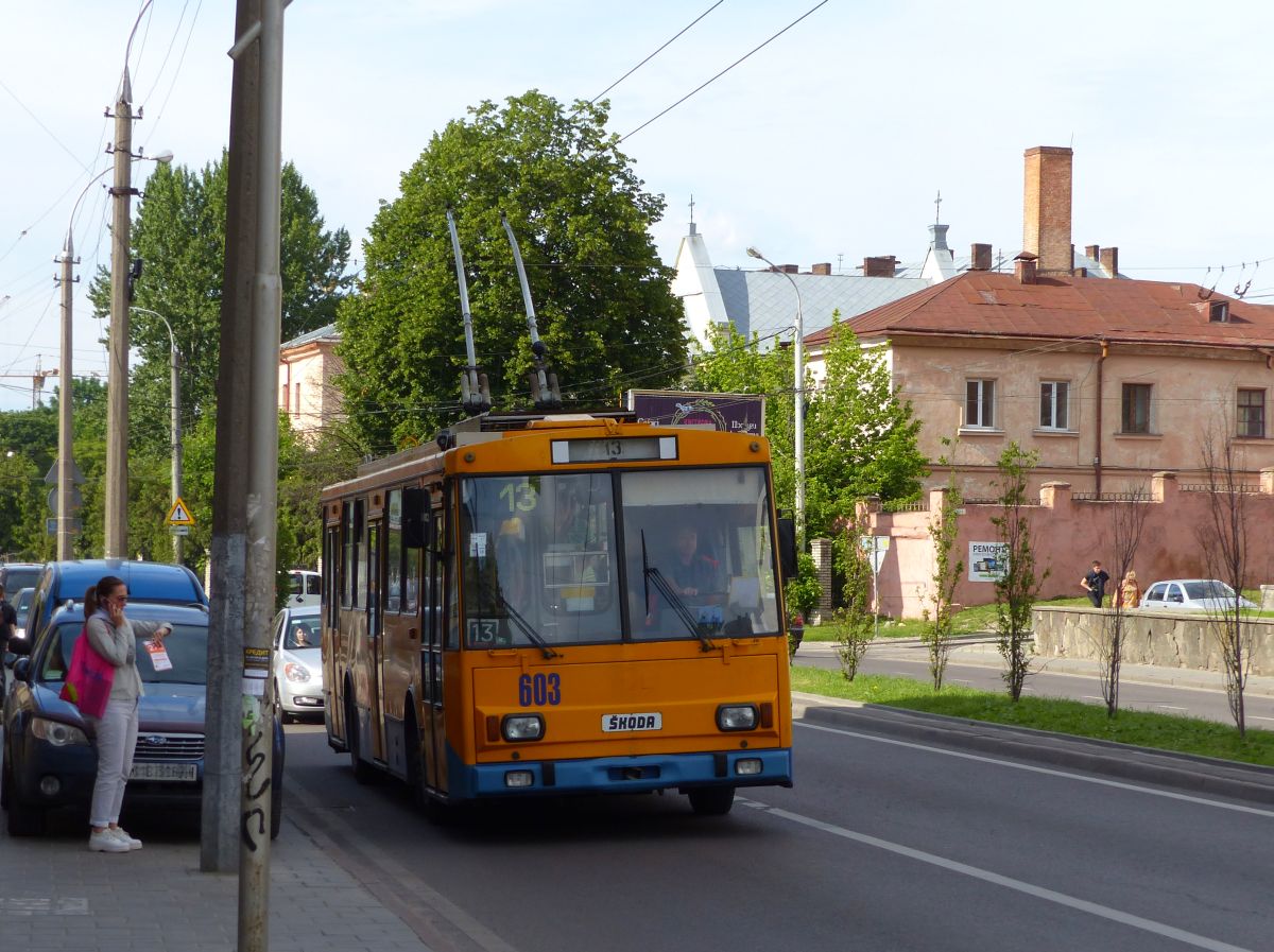 LKP (Львівське комунальне підприємство) LET (Lviv Elektro Trans) O-Bus 603 koda 14Tr11/6 Baujahr 1991. Prospekt Viacheslava Chornovola, Lviv 08-06-2017.


LKP (Львівське комунальне підприємство) LET (Lviv Elektro Trans) trolleybus 603 koda 14Tr11/6 bouwjaar 1991. Prospekt Viacheslava Chornovola, Lviv 08-06-2017.