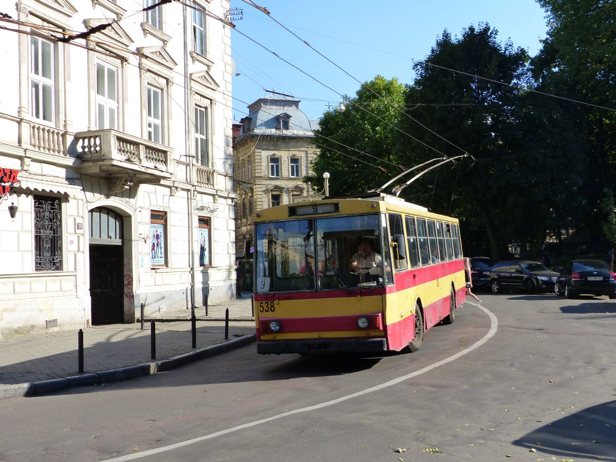 LKP (Львівське комунальне підприємство) LET (Lviv Elektro Trans) O-Bus 538 koda 14Tr02/6 Baujahr 1988. Sichovykh Striltsiv Strasse, Lviv 08-09-2016.


LKP (Львівське комунальне підприємство) LET (Lviv Elektro Trans) trolleybus 538 koda 14Tr02/6 bouwjaar 1988. Sichovykh Striltsiv straat, Lviv 08-09-2016.