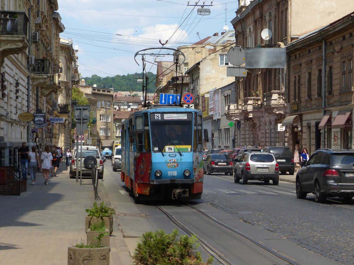 LKP (Львівське комунальне підприємство) LET (Lviv Elektro Trans) TW 1118 Tatra KT4SU Baujahr 1988. Ivana Franka Strasse, Lviv, Ukraine 31-05-2018.

LKP (Львівське комунальне підприємство) LET (Lviv Elektro Trans) tram 1118 Tatra KT4SU bouwjaar 1988. Ivana Franka straat, Lviv, Oekrane 31-05-2018.