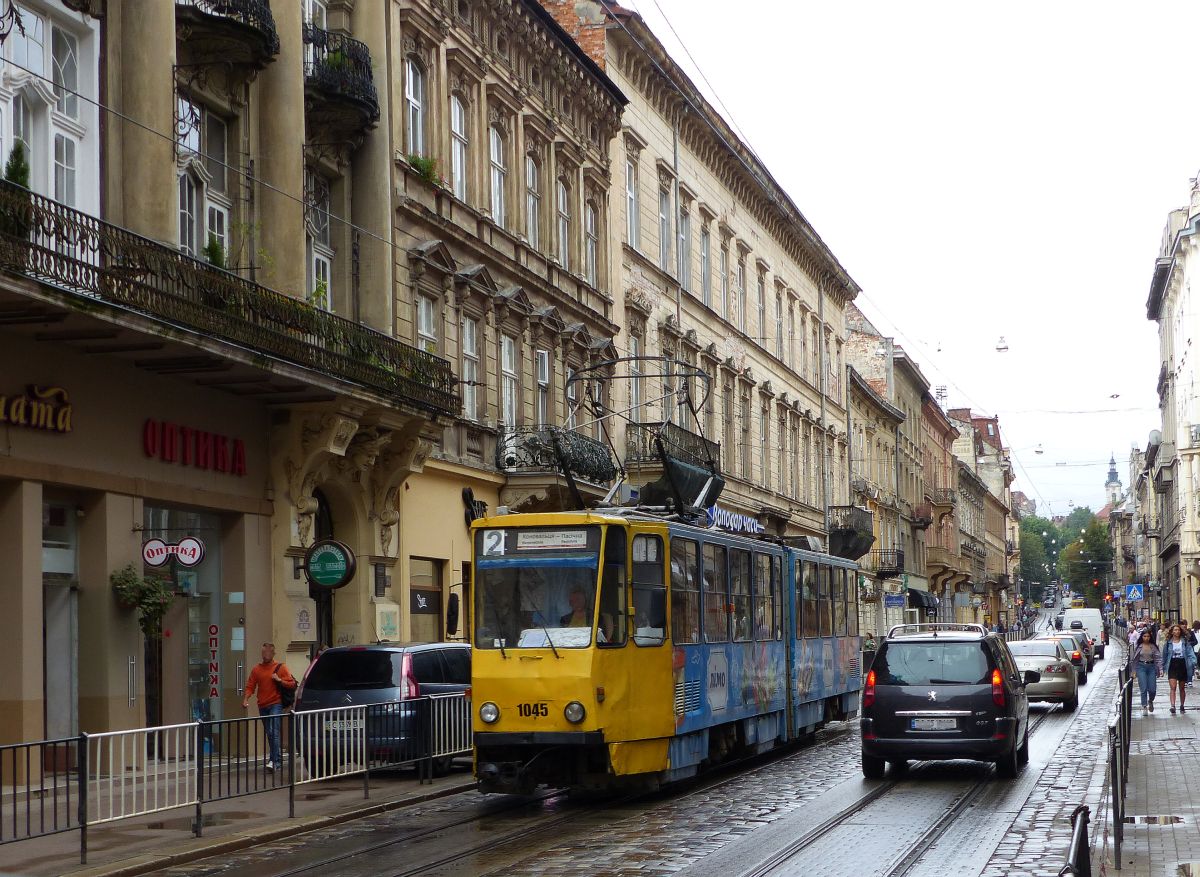 LKP (Львівське комунальне підприємство) LET (Lviv Elektro Trans) Strassenbahn 1045 Tatra KT4SU Baujahr 1984. Petra Doroshenka straat, Lemberg 03-09-2019.

LKP (Львівське комунальне підприємство) LET (Lviv Elektro Trans) tram 1045 Tatra KT4SU bouwjaar 1984. Petra Doroshenka Strasse, Lviv 03-09-2019.