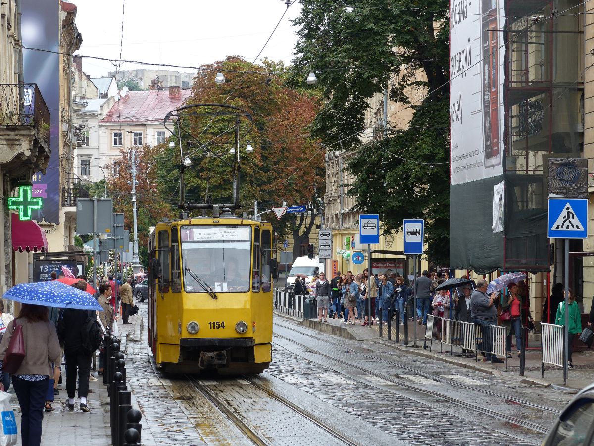 LKP (Львівське комунальне підприємство) LET (Lviv Elektro Trans) Strassenbahn 1154 Tatra KT4D Baujahr 1987. Ex Fahrzueg 527 EVAG Erfurt. Petra Doroshenka Strasse, Lemberg, Ukraine 03-09-2019.


LKP (Львівське комунальне підприємство) LET (Lviv Elektro Trans) tram 1154 Tatra KT4D bouwjaar 1987. Ex-tram 527 van EVAG Erfurt uit Duitsland. Petra Doroshenka straat, Lviv 03-09-2019.